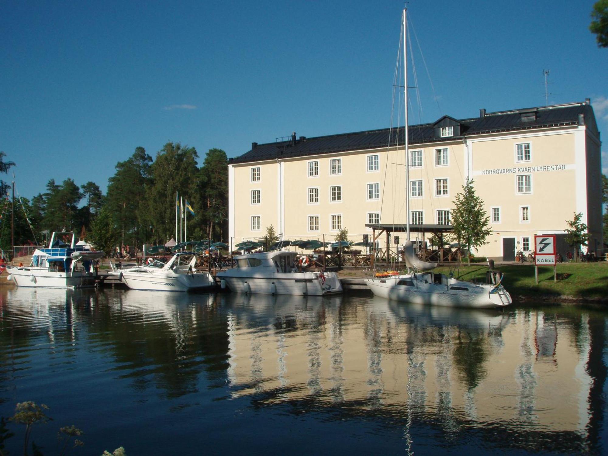 Norrqvarn Hotell Lyrestad Eksteriør billede